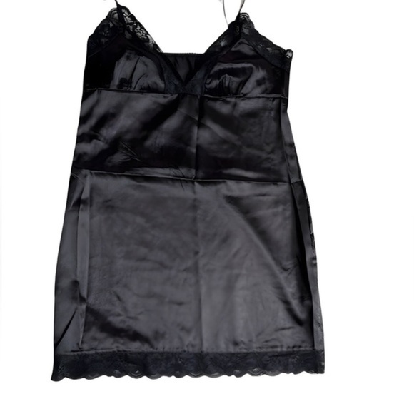 Silk Seduction: Unveiling Elegance in Satin Lace: Medium - Picture 1 of 3